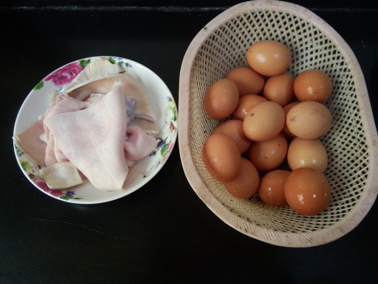 肉皮卤蛋步骤1