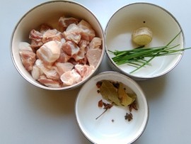 蒸出来的红烧肉步骤1