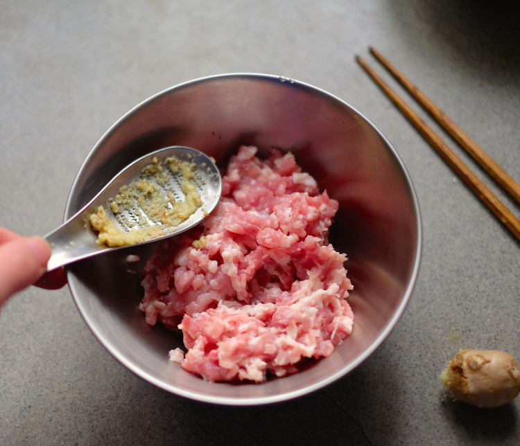 咸鱼鲞蒸肉饼步骤2