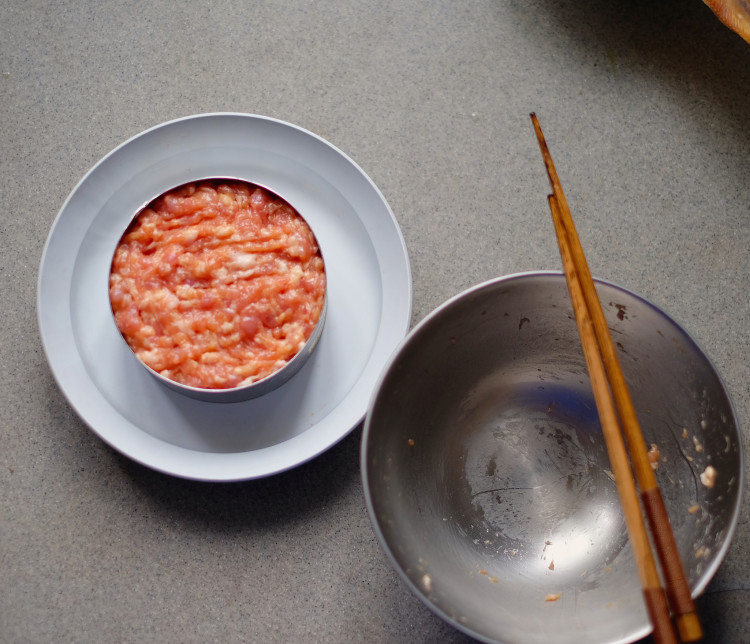 咸鱼鲞蒸肉饼步骤3
