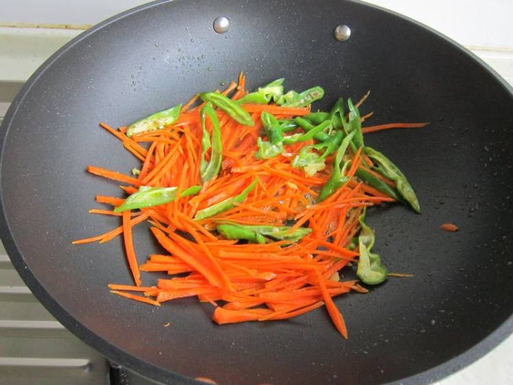 胡萝卜粉条炒羊肉步骤6