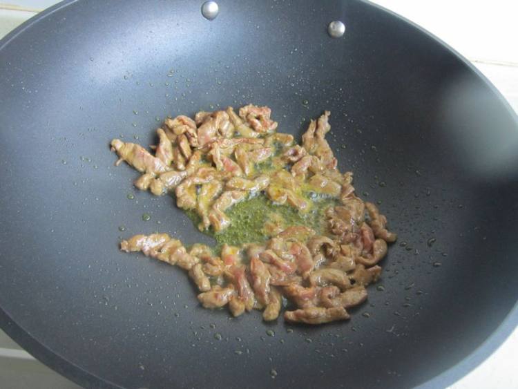 胡萝卜粉条炒羊肉步骤5