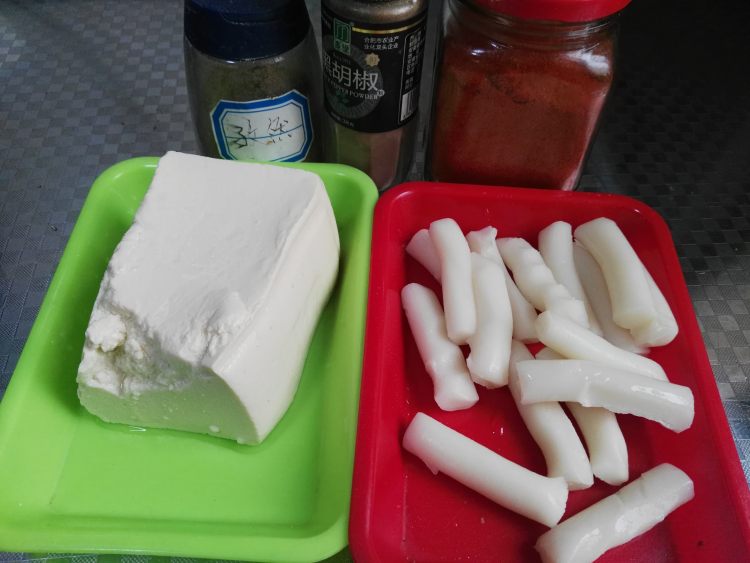铁板煎年糕豆腐步骤1