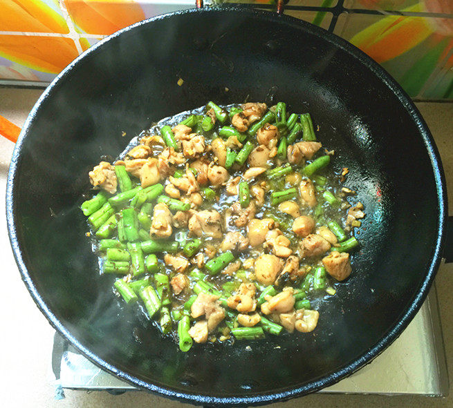 橄榄菜四季豆炒鸡肉步骤11