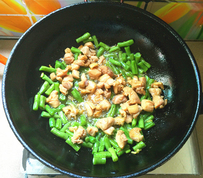 橄榄菜四季豆炒鸡肉步骤9
