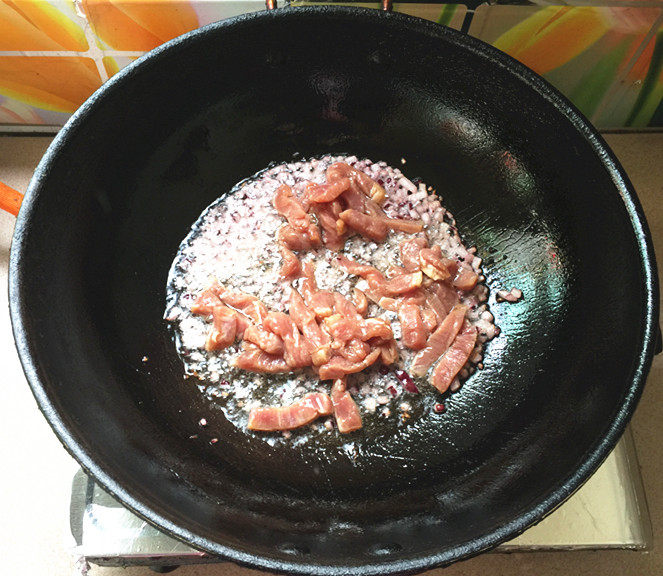 香菇酱牛排炒意粉步骤5