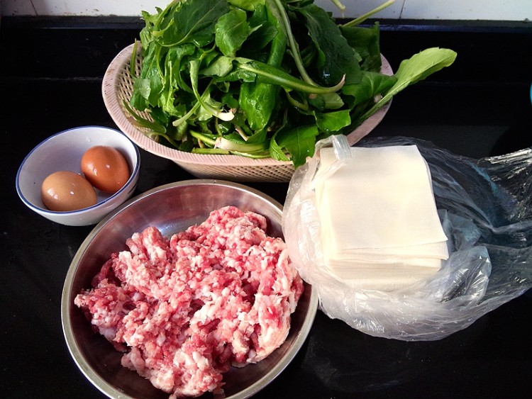 蒲公英肉馅馄饨步骤1