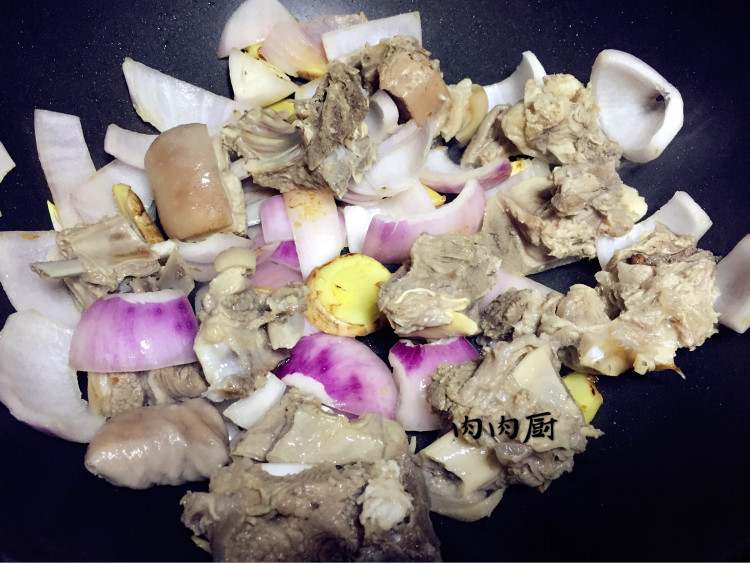 白萝卜羊肉煲步骤4