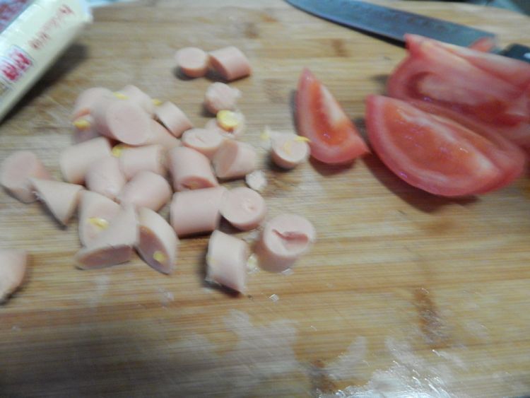 西红柿芦笋肉片汤步骤1