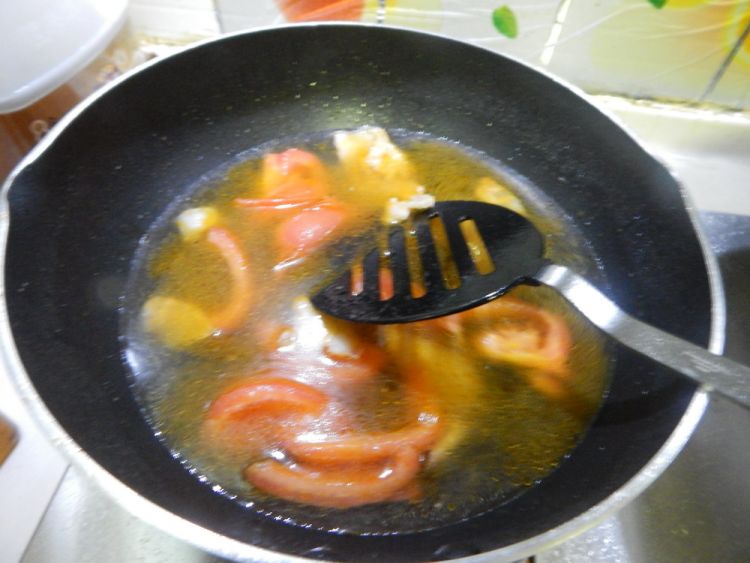 西红柿芦笋肉片汤步骤7