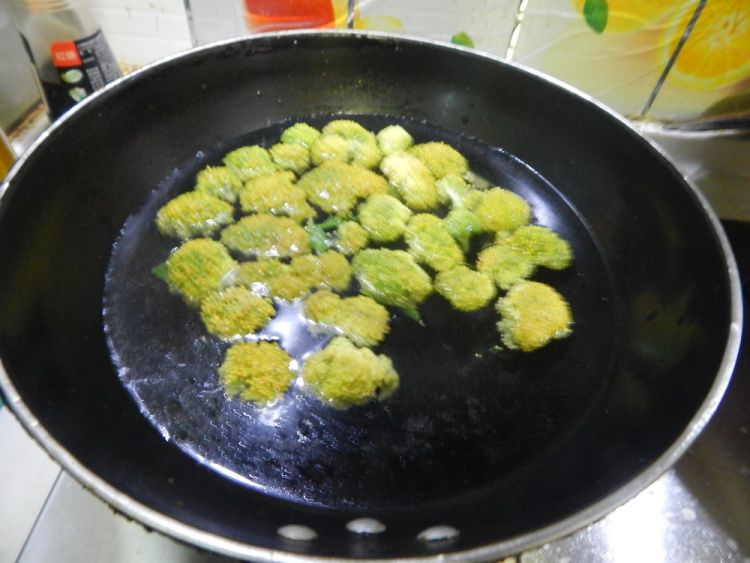 西兰花烧排骨步骤2