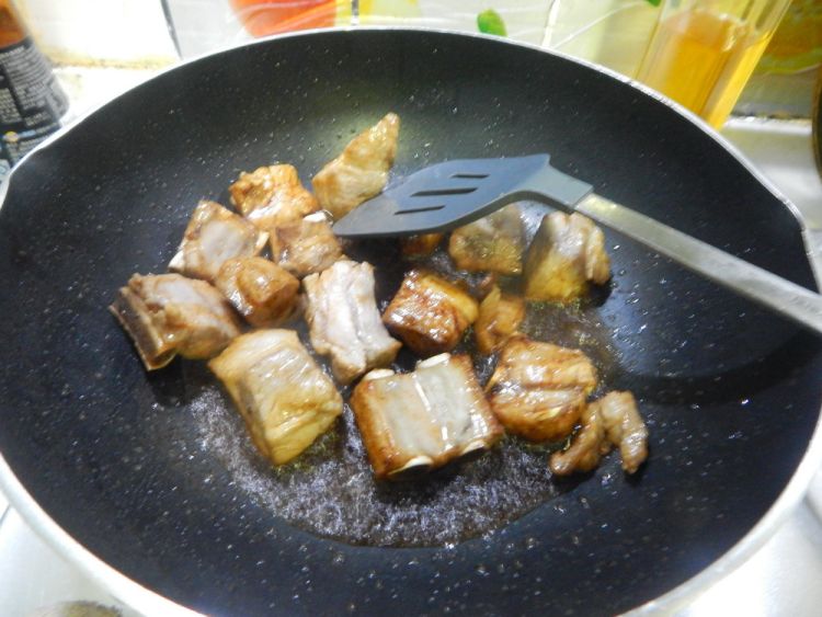 西兰花烧排骨步骤8