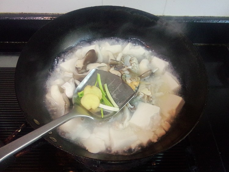 螃蟹豆腐姬菇羹步骤8