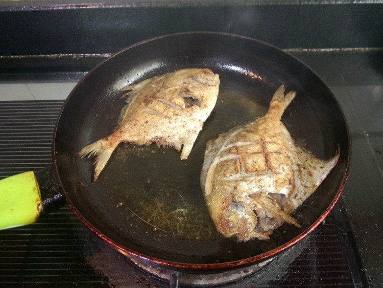 黑胡椒煎鲳鱼步骤5