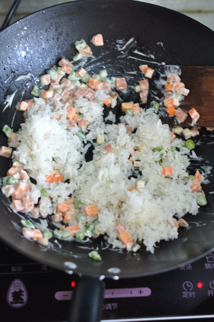 沙拉炒饭步骤5