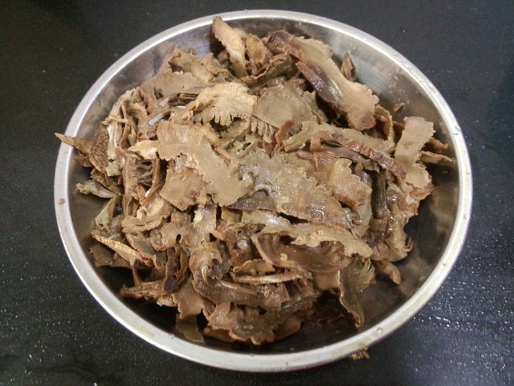 五花肉炖黑笋干步骤3
