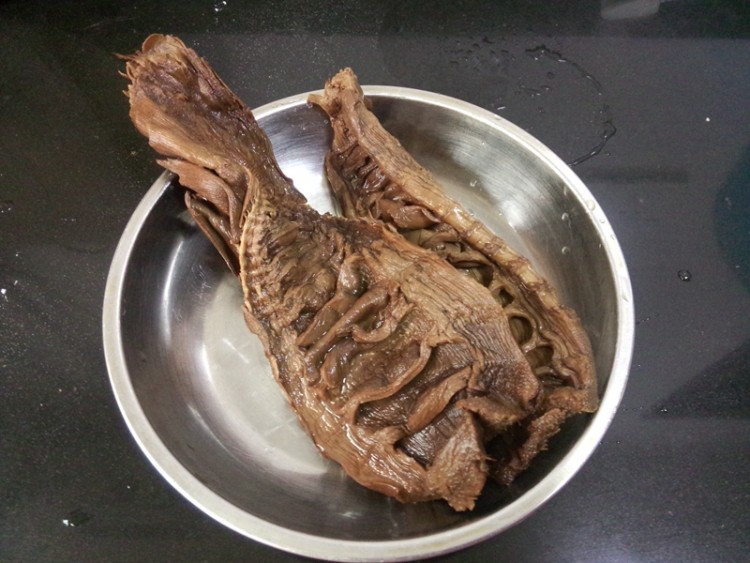 五花肉炖黑笋干步骤2
