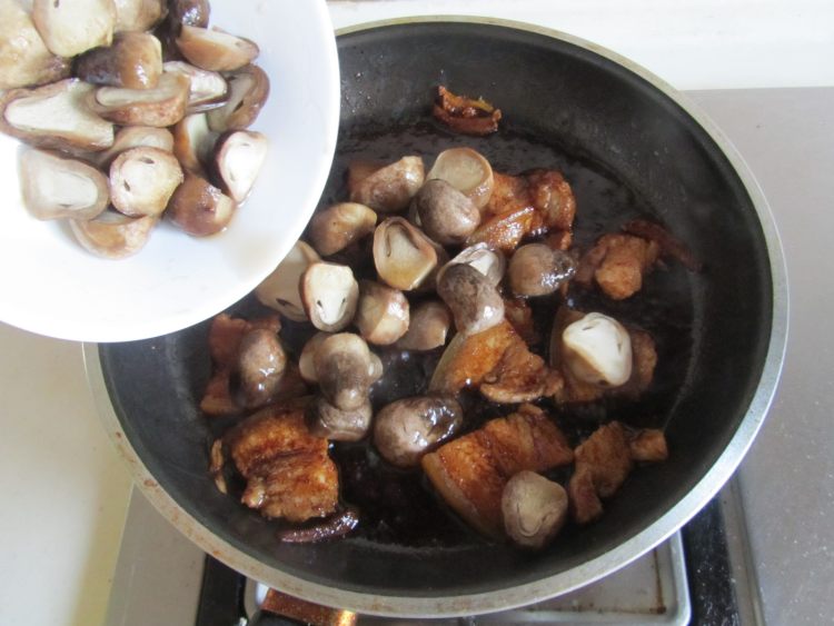 草菇肉片步骤4