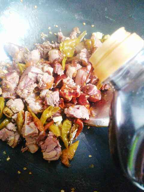 腊鸭腿烩银芽步骤8