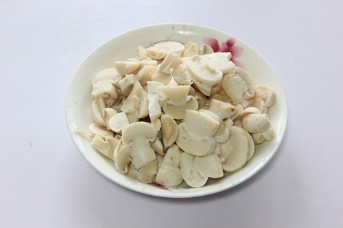 菜花烧双菇步骤1