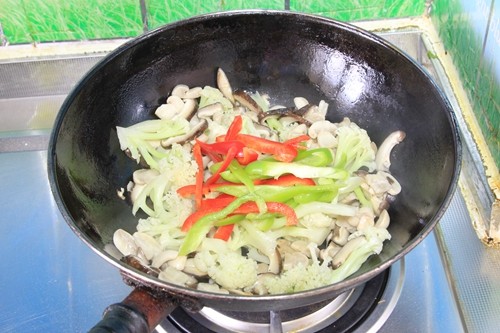 菜花烧双菇步骤9