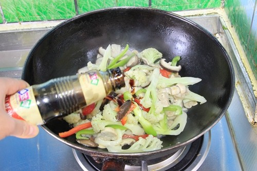 菜花烧双菇步骤10