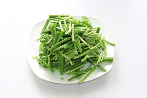 韭菜炒小河虾步骤1