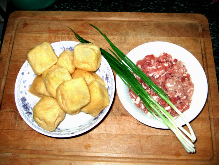 油豆腐烧鹌鹑蛋步骤1