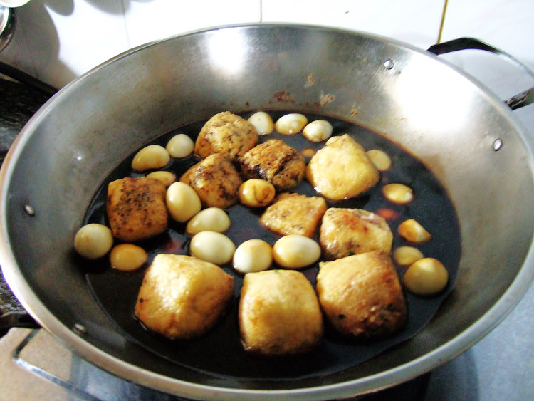 油豆腐烧鹌鹑蛋步骤8