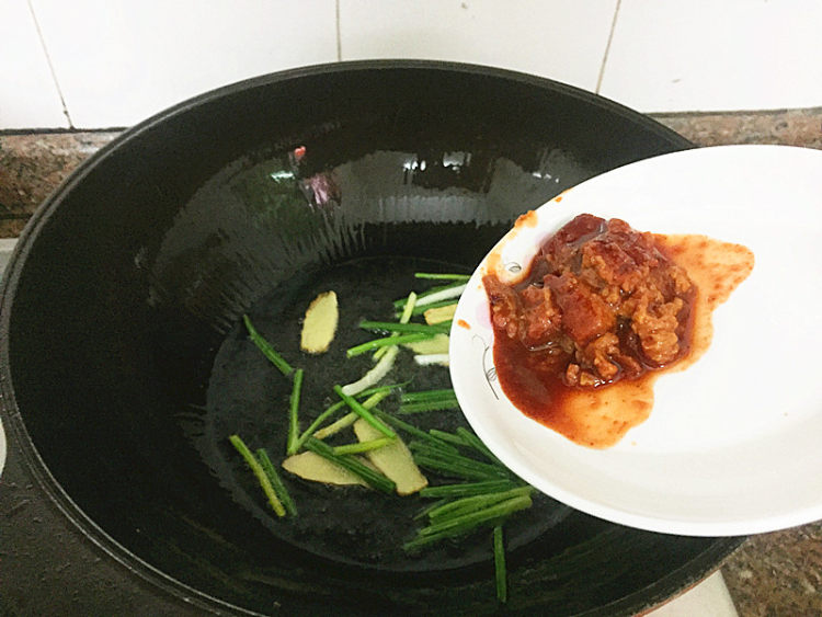 姜葱南乳小鸡腿步骤4