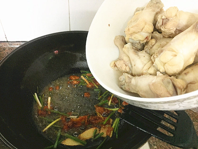 姜葱南乳小鸡腿步骤5