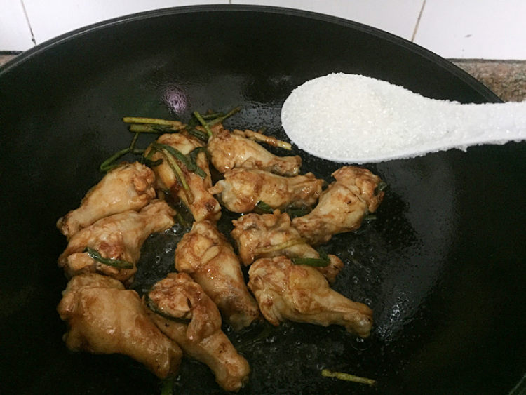 姜葱南乳小鸡腿步骤6