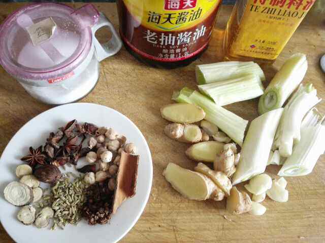 酱香羊蹄步骤2