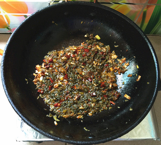 腌菜烧大黄鱼步骤9