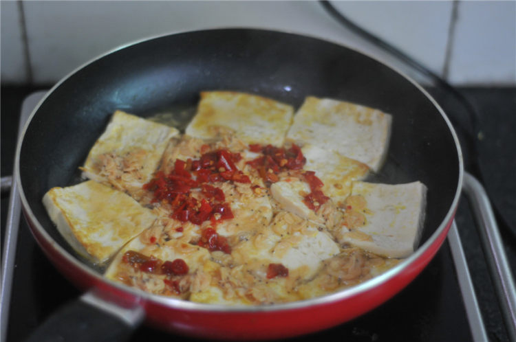 虾皮煎豆腐步骤7