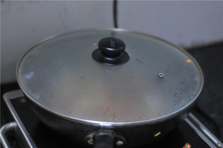 酸豆角焖鱼干步骤9