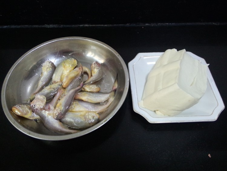 梅童鱼豆腐汤步骤1