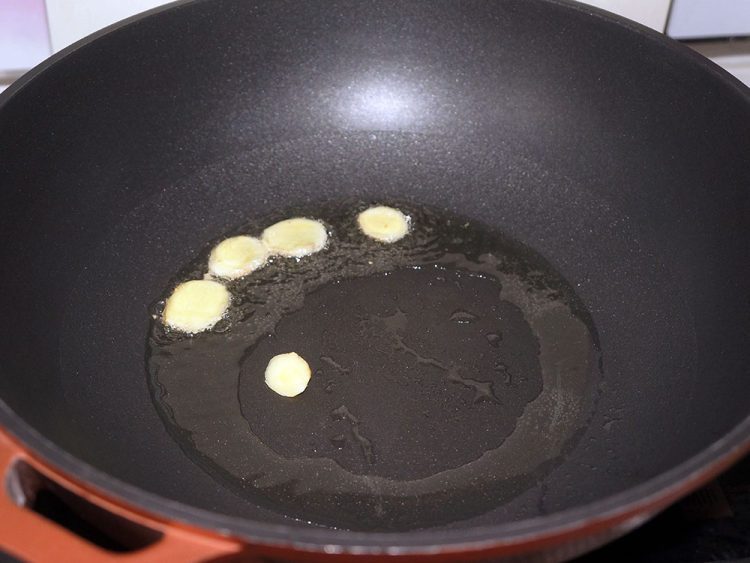 栗子红烧肉步骤2
