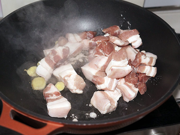 栗子红烧肉步骤3