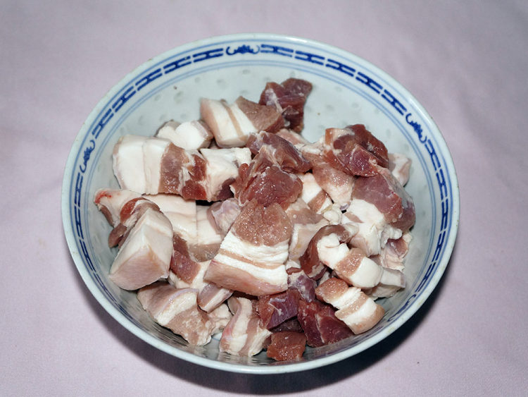 栗子红烧肉步骤1