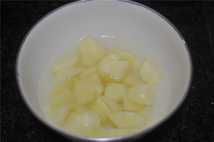 土豆烧牛肉步骤2