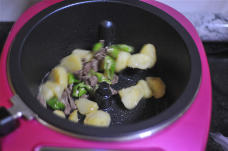 土豆烧牛肉步骤6