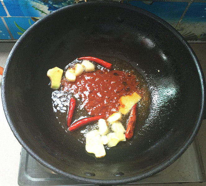 莲藕焖烧三黄鸡步骤5