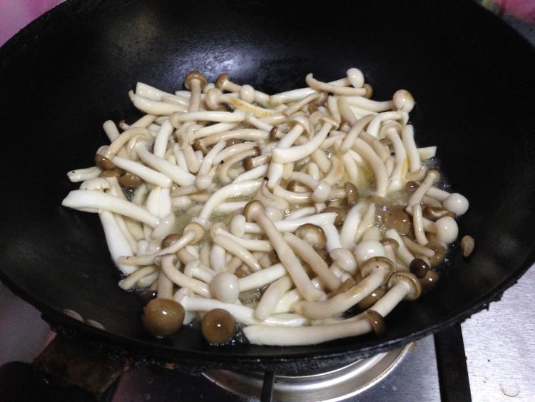 辣炒双菇步骤4