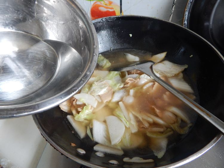 白菜粉条炖猪肉步骤8