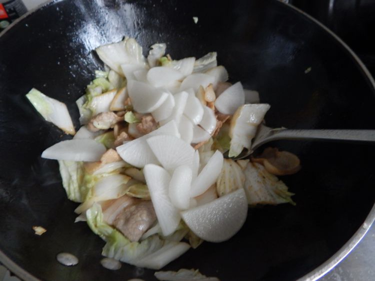 白菜粉条炖猪肉步骤7