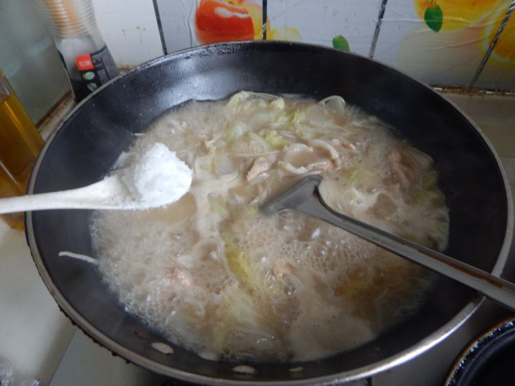 白菜粉条炖猪肉步骤11