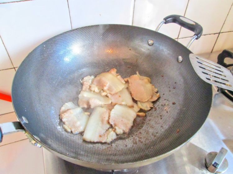清炖萝卜鲤鱼汤步骤3