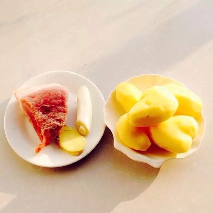 肉块烧土豆步骤1