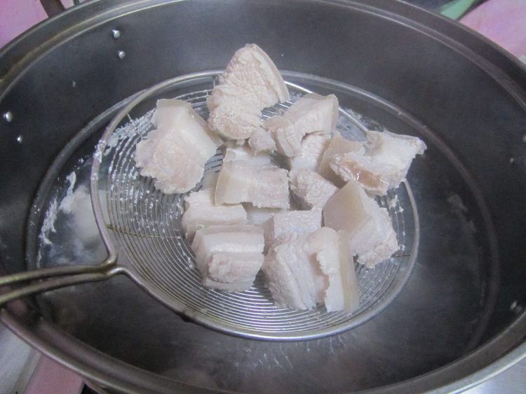 白菜猪肉炖粉条步骤5